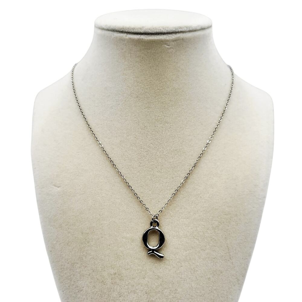 9.5" Letter "Q" Initial Charm Silver-Tone Chain Clasp Necklace Minimalist